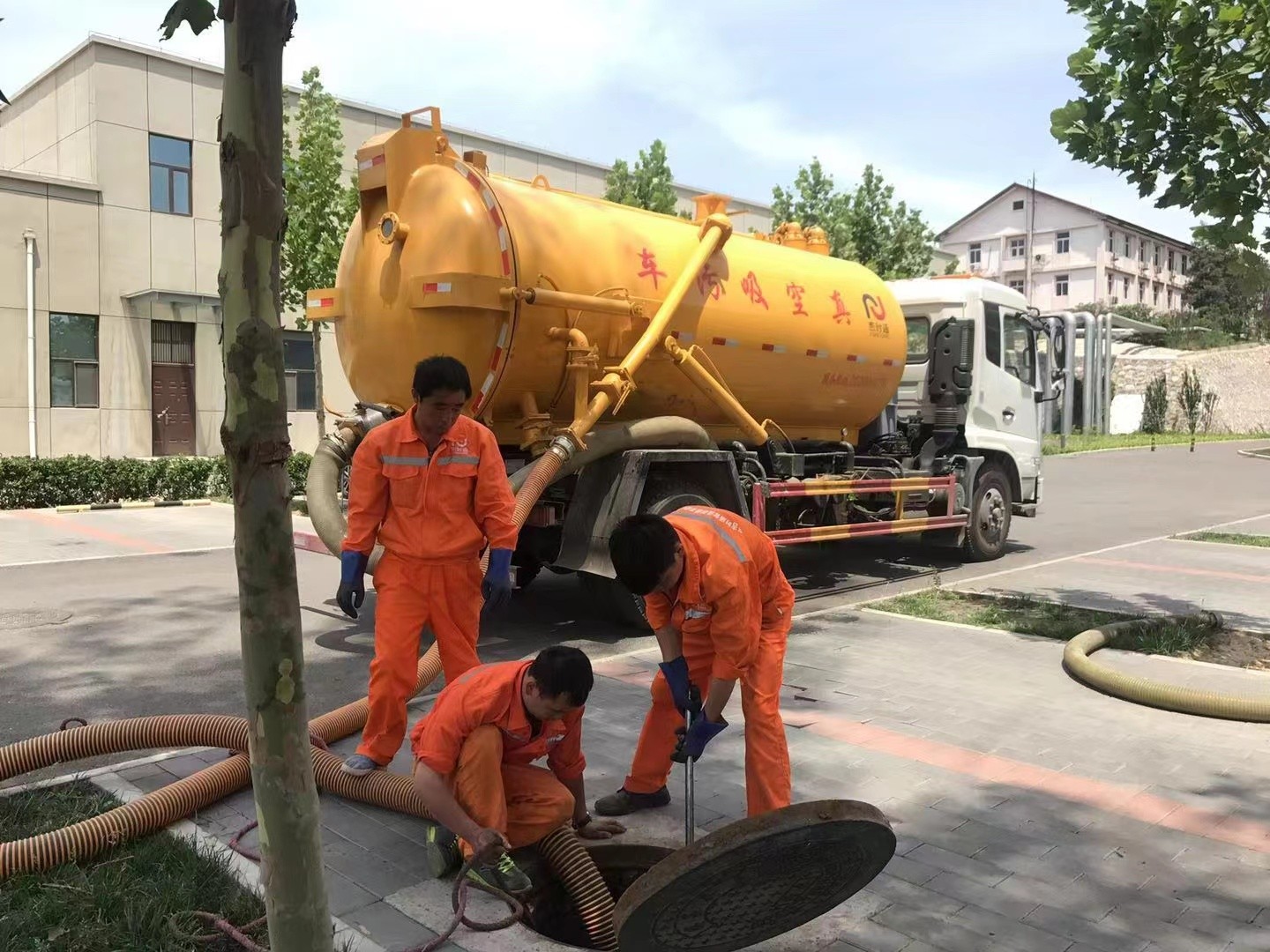 佛坪化粪池清理与5-8吨吸粪车施工效率分析